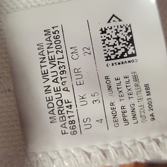 Straberry Converse - Picture 2 of 5